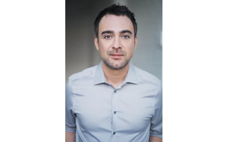 Mathieu Dufresne | Agence Cormier De Launière | Mens Tops serapportantà Agence Cormier De Launière