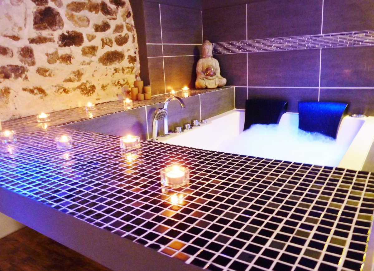Nuit Dans Une Bulle Avec Jacuzzi Privatif Rhone Alpes à Chambre Jacuzzi