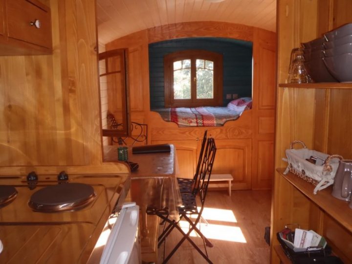Nuit Insolite En Roulotte Dans Les Pyrénées-Orientales à Nuit Insolite Avec Jacuzzi Privatif Languedoc-Roussillon