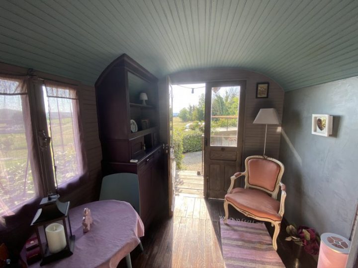 Roulotte Languedoc-Roussillon (Occitanie) – Une Roulotte À serapportantà Nuit Insolite Avec Jacuzzi Privatif Languedoc-Roussillon