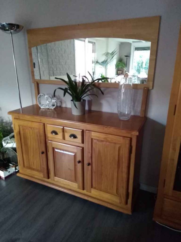 Salle À Manger En Pin Teinté Miel – Mymobilier.fr concernant Repeindre Un Meuble En Pin Teinté Miel