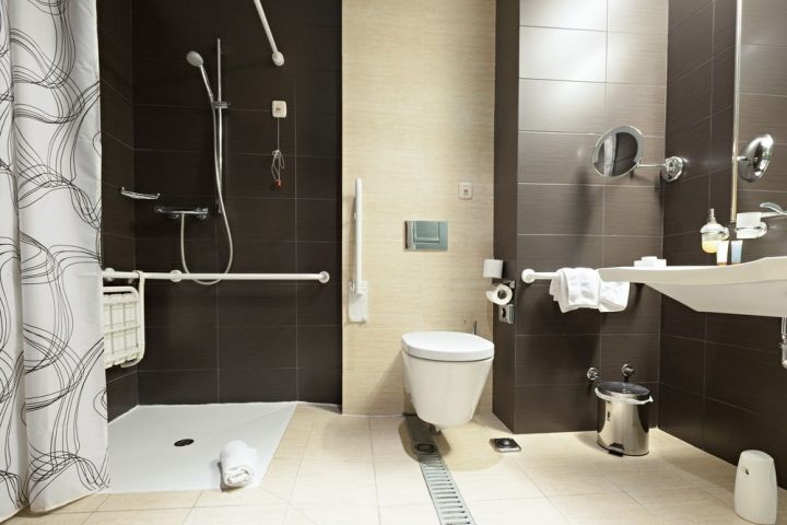 Salle De Bain Pmr : Les Normes À Respecter Et Les avec Norme Salle De Bain Handicapé 2020