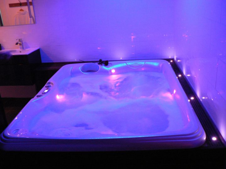 Site Officiel :Gite Romantique Bretagne,Chambre Avec pour Week End En Amoureux Avec Jacuzzi Privatif Jura