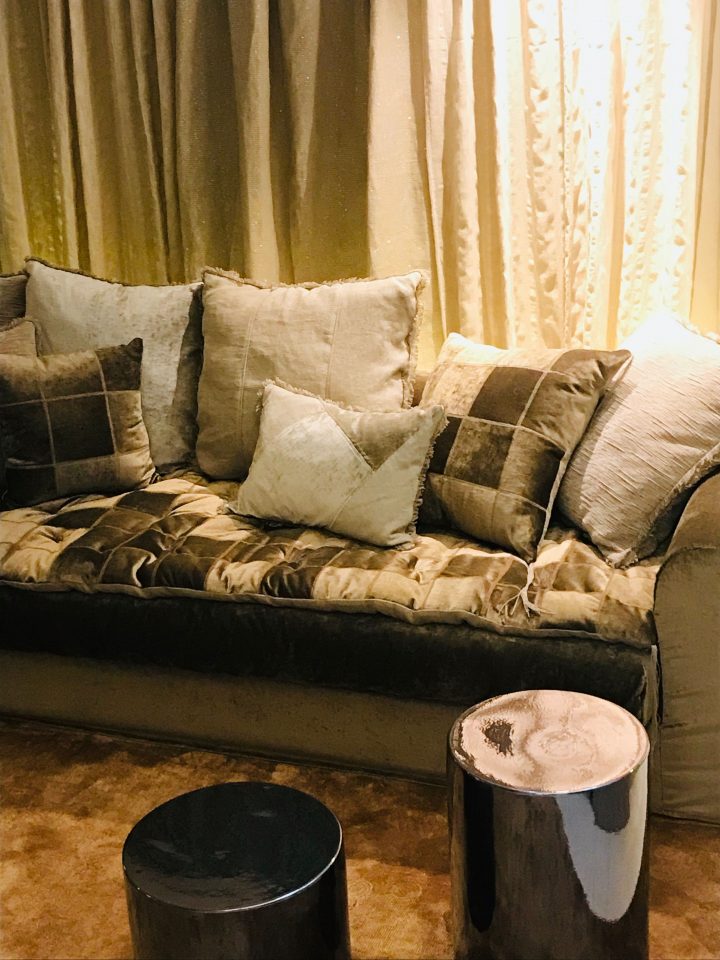 Sofa Cover En Velours Tsar Écorce Finition Square | Canapé serapportantà Rideaux Prêt À Poser Haut De Gamme