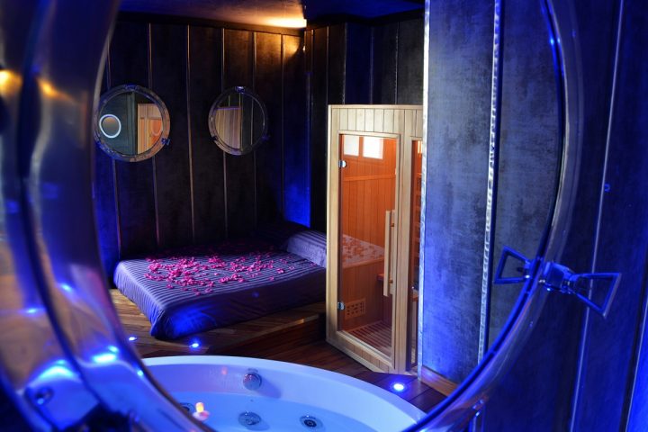 Suite Ambiance Yacht, Avec Spa, Lyon – Introuvable avec Suite Avec Jacuzzi Privatif Lyon Suite Ambiance Yacht, Avec Spa, Lyon – Introuvable avec Suite Avec Jacuzzi Privatif Lyon