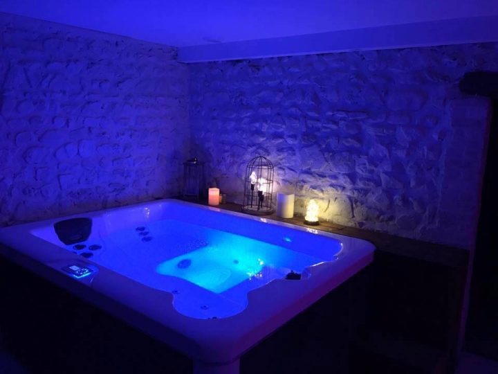 Suite Avec Jacuzzi Privatif A 20Min De Lyon Introuvable encequiconcerne Chambre Jacuzzi Privatif Rhone Alpes