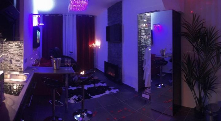 Suites Romantique Avec Jacuzzi Et Sauna Privatif En Plein encequiconcerne Suite Avec Jacuzzi Privatif Lyon