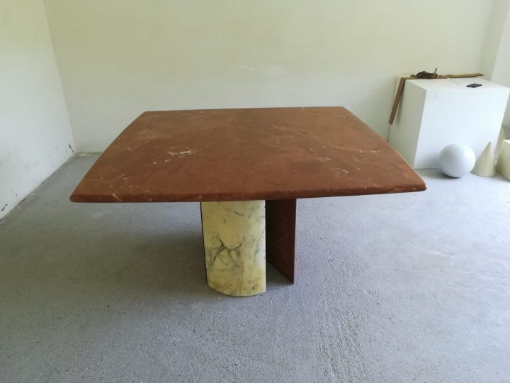 Table De Salle À Manger Vintage En Marbre Rouge Et Blanc encequiconcerne Table Salle A Manger Marbre Blanc