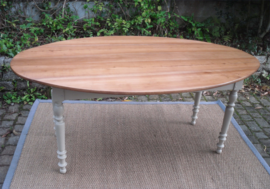 Très Grande Table Ovale À Volets Avec Plateau Et Pieds En tout Grande Table Ovale Très Grande Table Ovale À Volets Avec Plateau Et Pieds En tout Grande Table Ovale