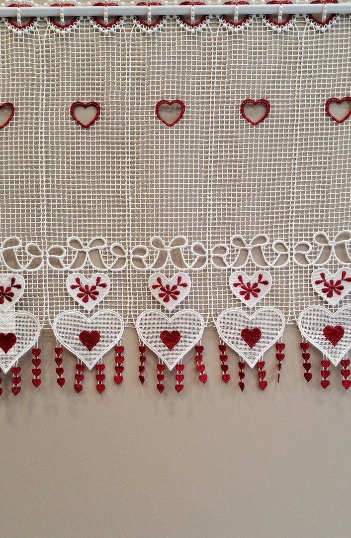 Véritable Macramé Brise Bise Cœur Bordeaux Sur Fond Ecru dedans Brise Bise Au Mètre À Découper