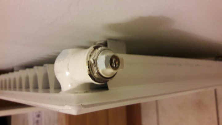 Vis De Purge Cassée Dedans destiné Changer Une Vanne Thermostatique De Radiateur Sans Vidanger