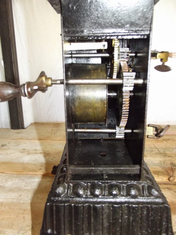 Ancien Grand Tourne Broche Cage De Cheminee Rotissoire dedans Tournebroche De Cheminée