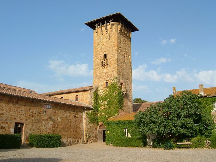 Belle Abbaye Entourée De 34 Hectares – Les Chemins Du Sud destiné Les Chemins Du Sud