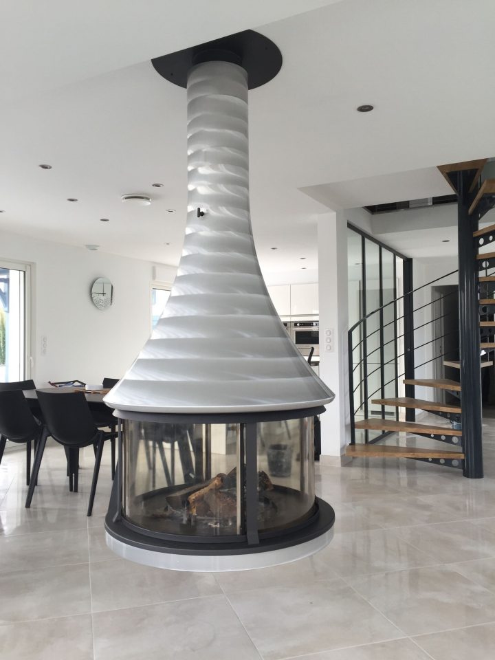 Cheminée Centrale Zélia Brute Bordelet By L'Atelier Du Feu intérieur Cheminées Pau