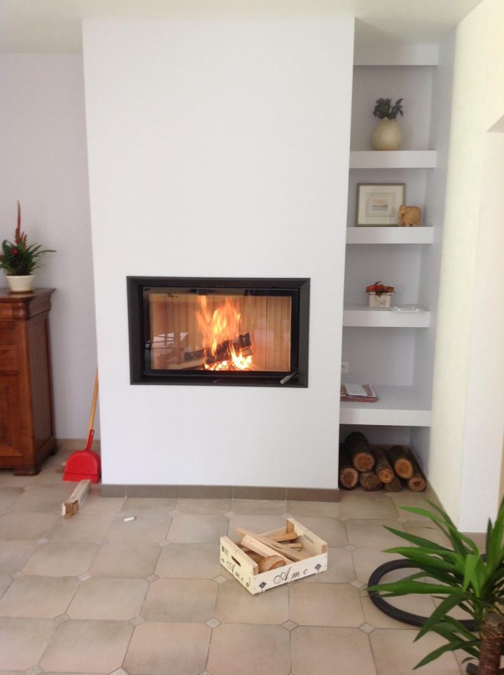 Coffrage, Étagères Et Foyer Brunner | Déco Maison tout Foyer Electrique Pour Cheminée