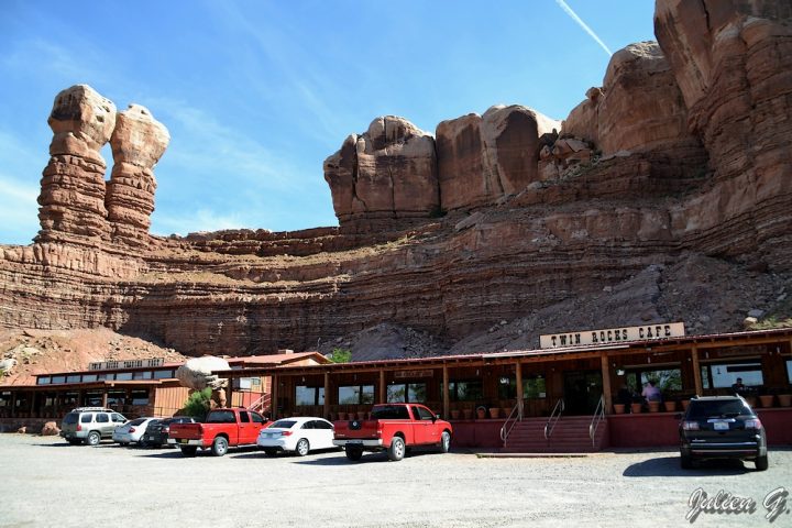 Coins Du Monde: États-Unis – Utah – Le Twin Rocks Café De avec Les Cheminées Du Rock