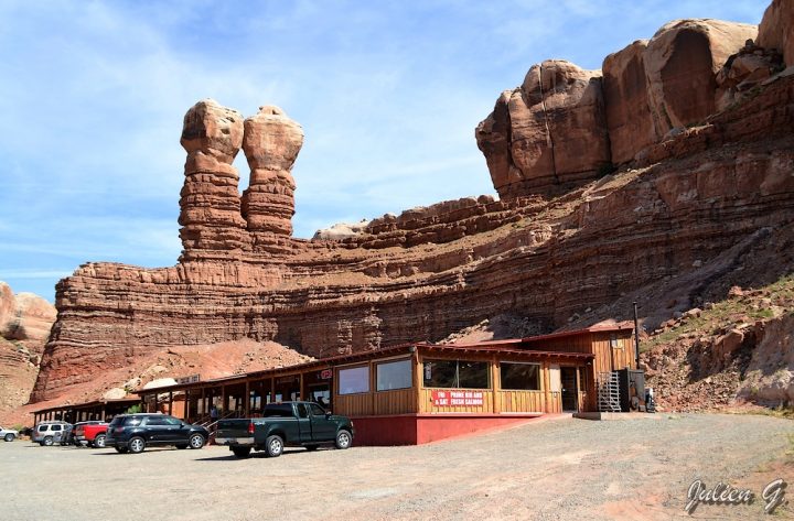Coins Du Monde: États-Unis – Utah – Le Twin Rocks Café De pour Les Cheminées Du Rock