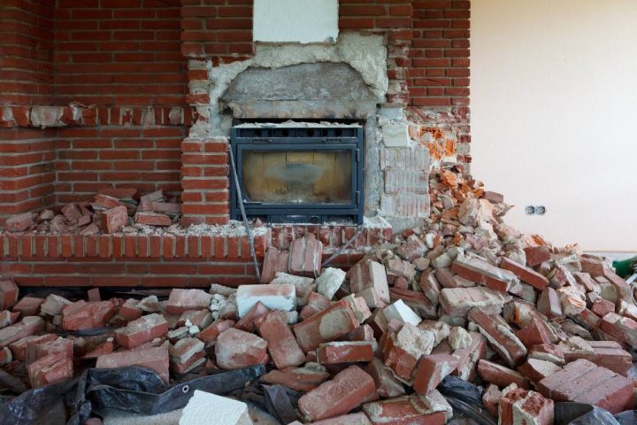 Comment Démolir Un Mur Intérieur De Briques: La Bonne Façon concernant Habillage Conduit De Cheminée Intérieur