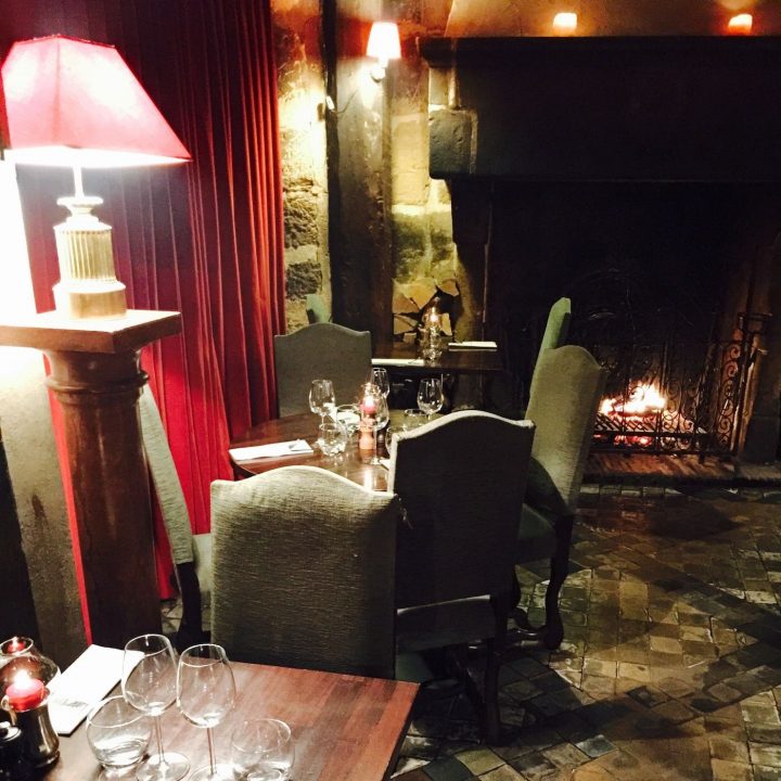 Découvrez L'Histoire De Ce Restaurant Romantique Du Vieux destiné Restaurant Cheminée Paris