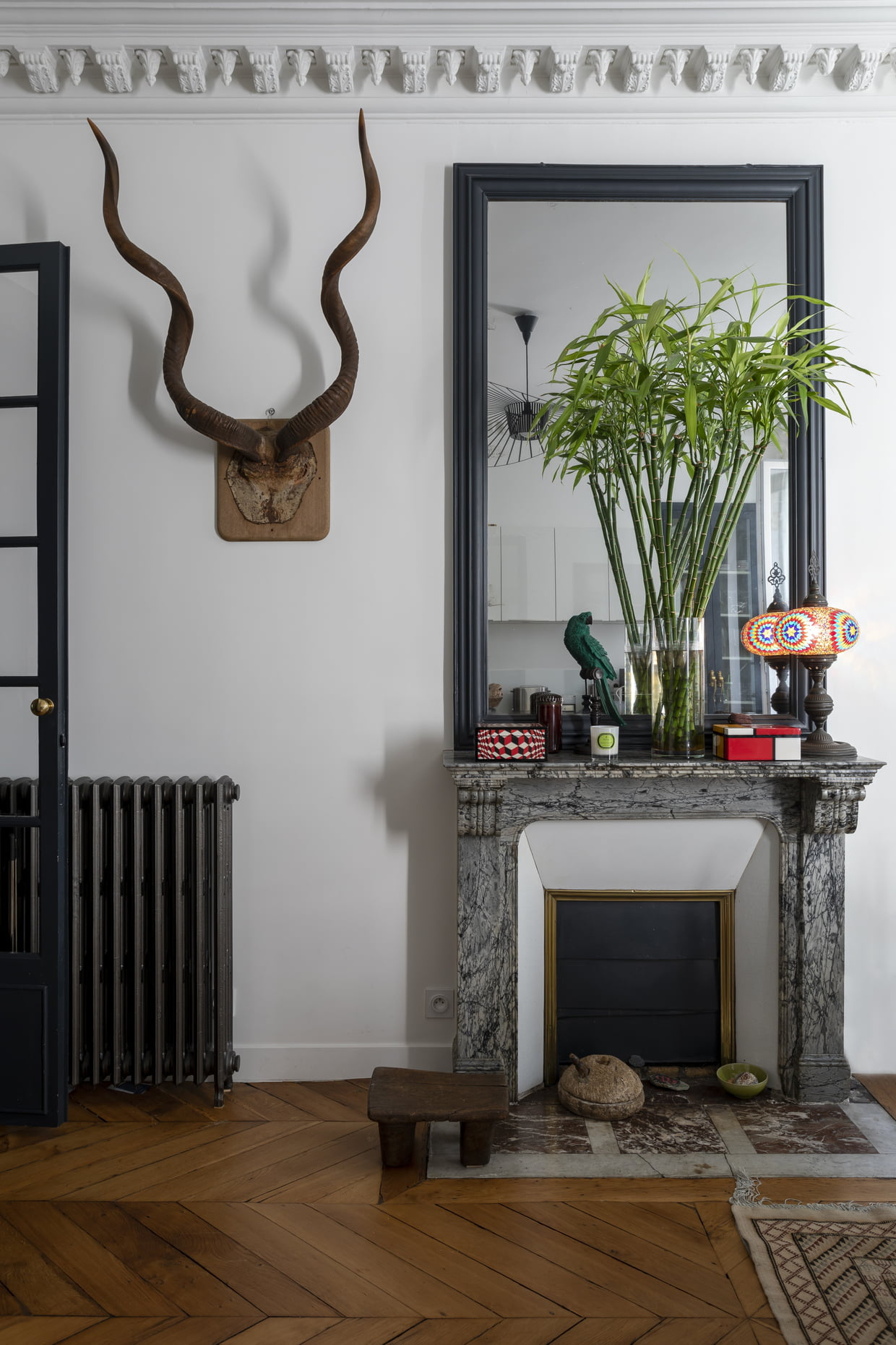 Du Parquet Point De Hongrie Près De La Cheminée Haussmannienne tout Cheminée Haussmannienne