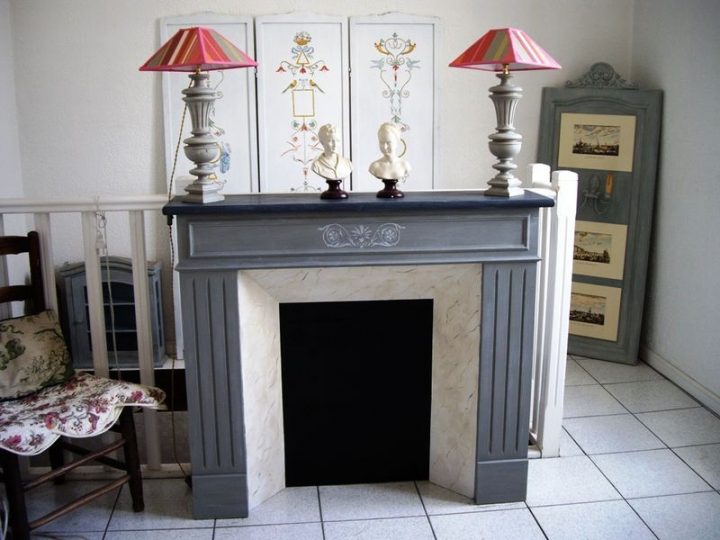 Fausse Cheminée Patine Grise Et Faux Marbre | Mobilier De destiné Manteau De Cheminée Ikea