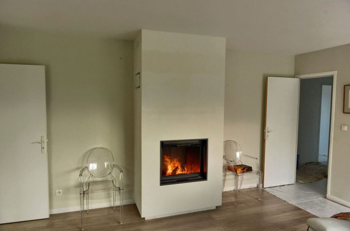 Foyer Bois Dans Une Maison Rénovée À Bois Guillaume tout Cheminée Rénovée