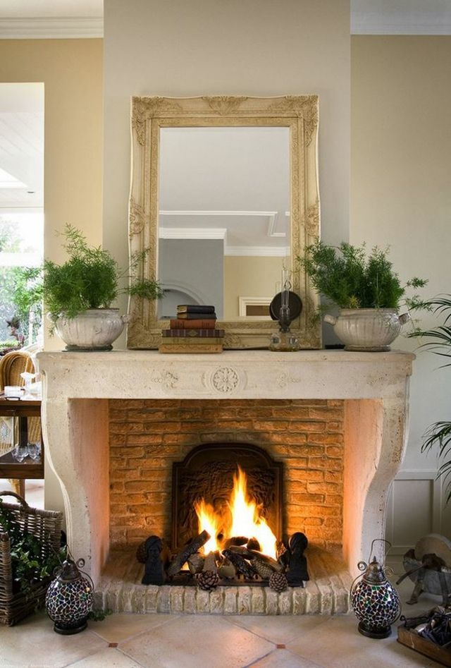 Intérieur Rustique À La Cheminée Ancienne D’époque à Relooking Cheminée