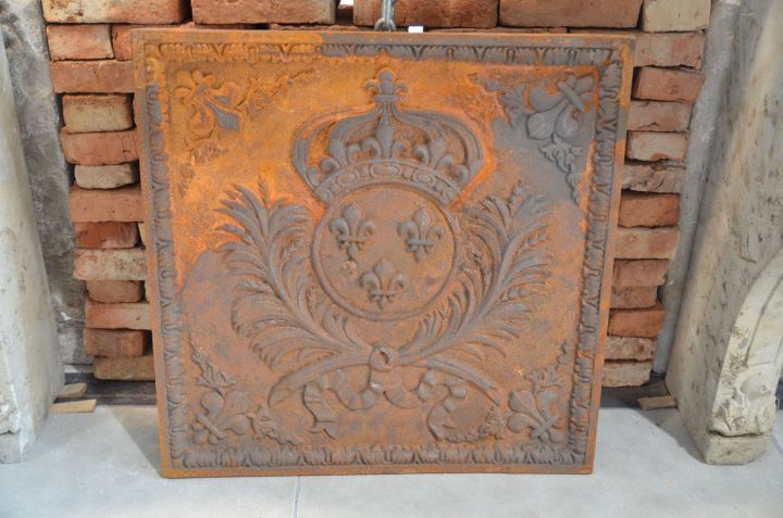 Plaque En Fonte Carré Pour Cheminée – Fleur De Lys | Bca dedans Plaque Fonte Cheminée Brico Depot