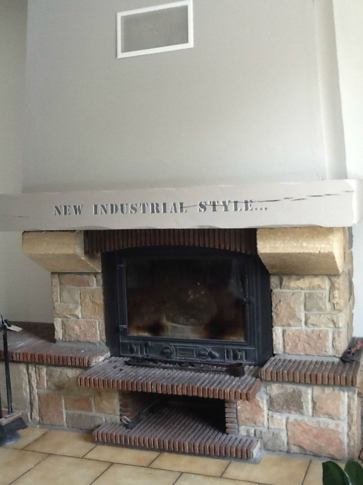 Pour Donner Un Nouveau Style Industriel A Cette Cheminee destiné Idées Pour Relooker Cheminée Rustique
