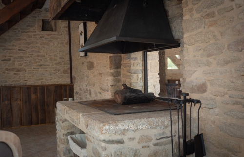 Rénovation D'Une Cheminée Dans Une Maison Ancienne Dans Le pour Rénovation Cheminée Ancienne