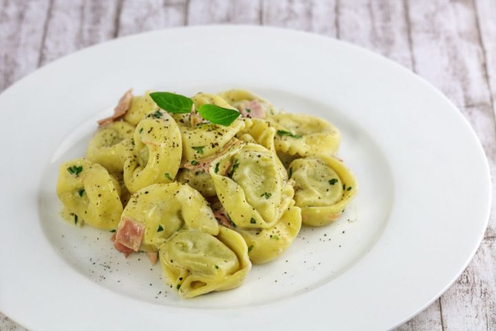 spinat ricotta tortellini mit tomatensoße
