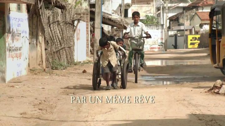Sur Le Chemin De L'École (On The Way To School) – Bande avec Film Sur Le Chemin De L École