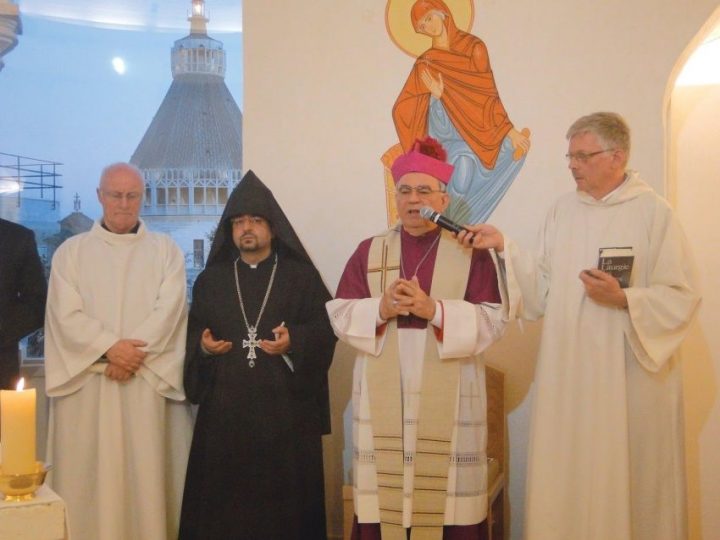 The Chemin Neuf Community (French: Communauté Du Chemin pour Communauté Du Chemin Neuf Dérives Sectaires