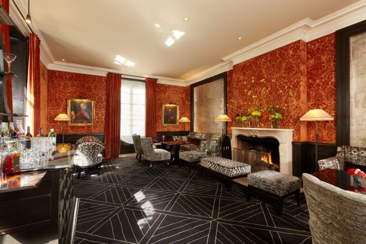 Un Cocktail Au Coin D'Un Feu De Cheminée Au Bar Du intérieur Restaurant Cheminée Paris