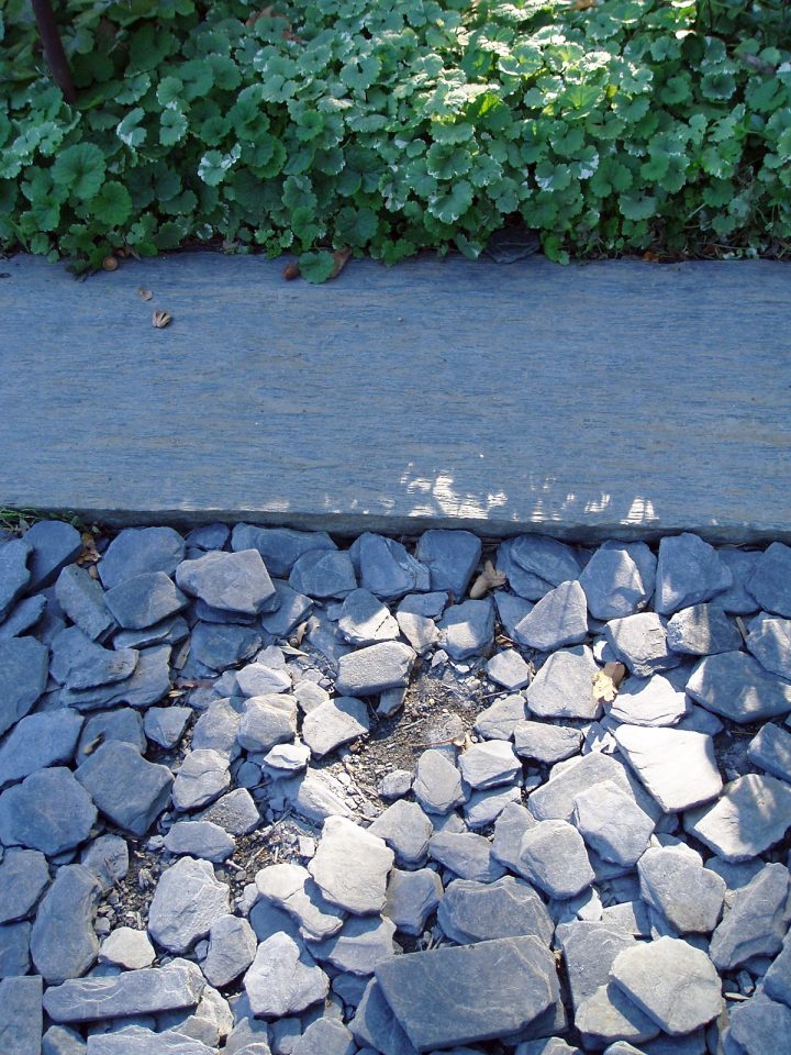 7 Idées De Bordures Pour Délimiter Votre Jardin – Jardiner concernant Bordure Ardoise Brico Depot