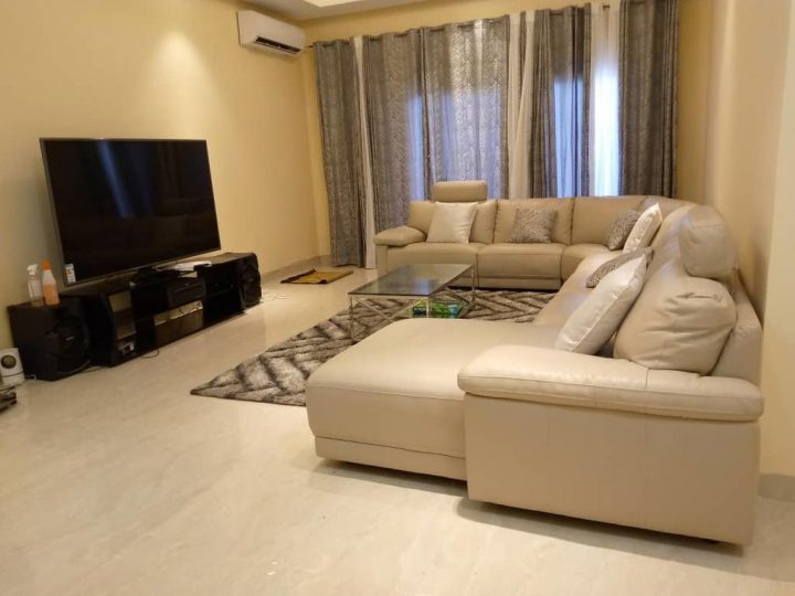 Appartement Meublé De 3 Chambres Salon Climatisés Par Jours serapportantà Salon 7 Places Dakar