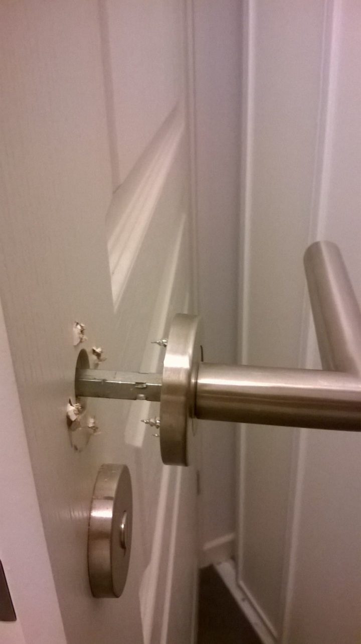 Comment Resserrer Cette Poignée De Porte? – Forum Divers avec Poignée De Porte Indemontable Comment Resserrer Cette Poignée De Porte? – Forum Divers avec Poignée De Porte Indemontable