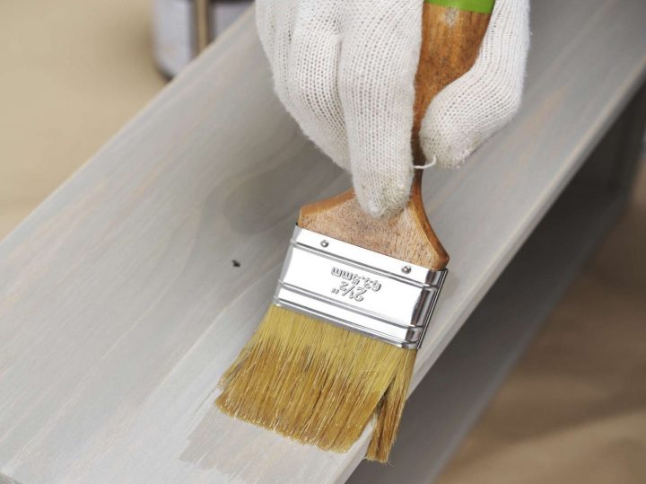 Comment Restaurer Un Meuble ? | Leroy Merlin destiné Brule Papier Leroy Merlin