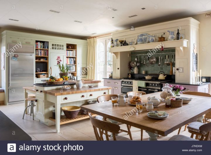 Congélateur De Style Américain Banque D'Image Et Photos – Alamy encequiconcerne Meuble Dessus Frigo Americain