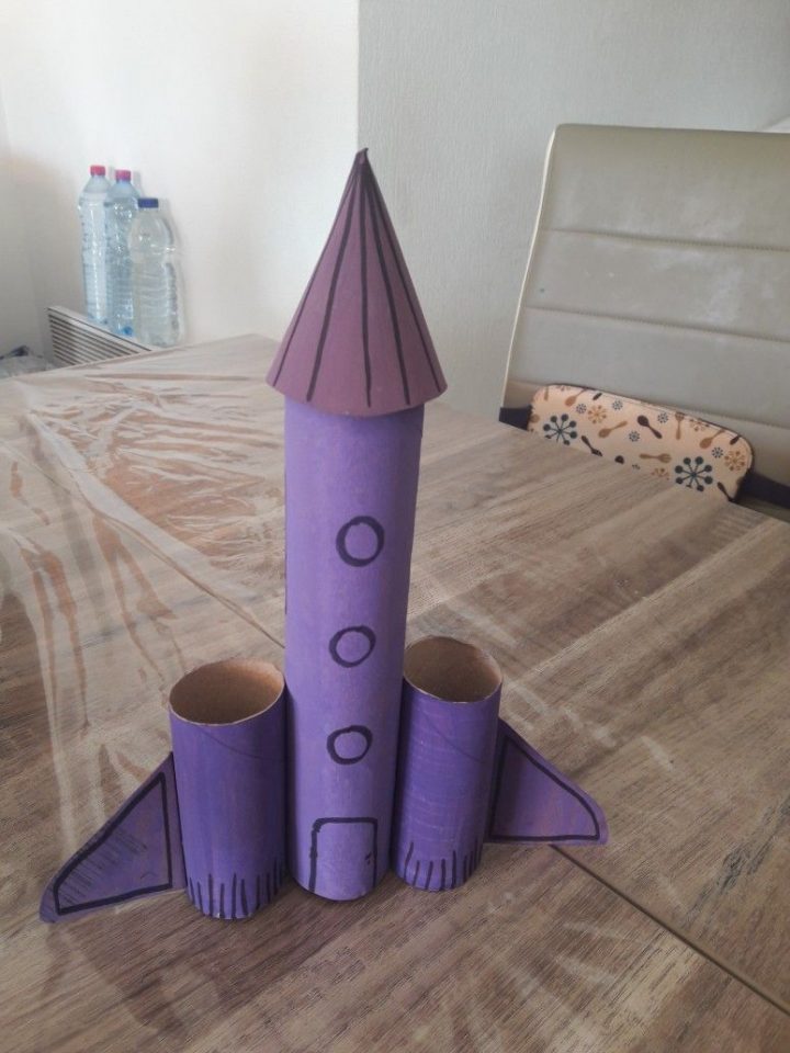 Fusée Faite Avec 1 Rouleau D'Essui-Tout, 2 Rouleaux De serapportantà Bricolage Fusée Avec Rouleau Papier Toilette