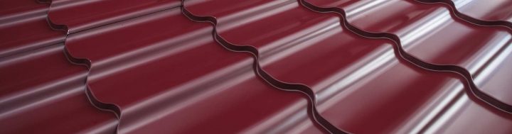 Garage : Une Toiture Avec Des Plaques Imitation Tuile dedans Faitiere Bac Acier Bricomarché