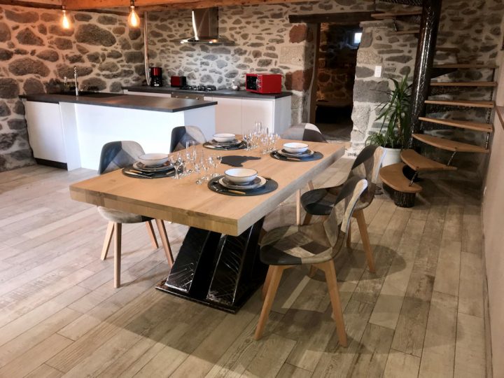 Gîte Le Buron De Terres Rouges, Laguiole – Aubrac intérieur Buron Terre Rouge Gîte Le Buron De Terres Rouges, Laguiole – Aubrac intérieur Buron Terre Rouge