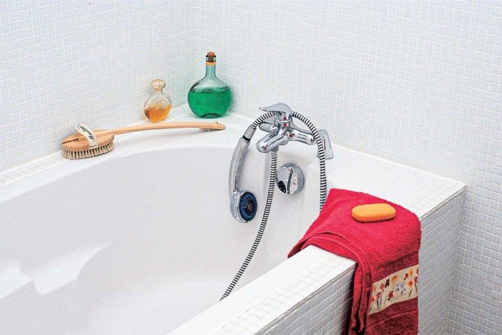 Installation Des Équipements D'Une Baignoire : Tutoriel dedans Robinet Baignoire Qui Bouge