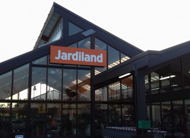 Jardiland Saumur – Distre – Maine Et Loire tout Incinerateur Jardin Jardiland