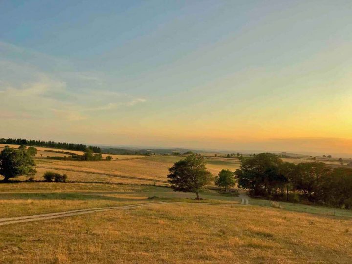Le Buron De Terres Rouges | Laguiole – Aubrac serapportantà Les Terres Rouges Aubrac