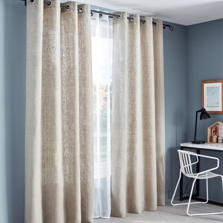 Le Rideau En Lin Habille La Fenêtre | Leroy Merlin intérieur Rideaux Leroy Merlin