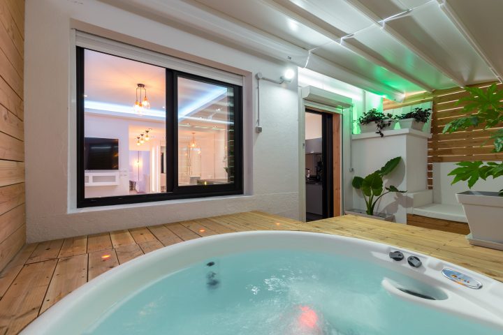 Loft Avec Jacuzzi Sur Terrasse Privative – Lofts À Louer À pour Airbnb Jacuzzi Privatif Marseille