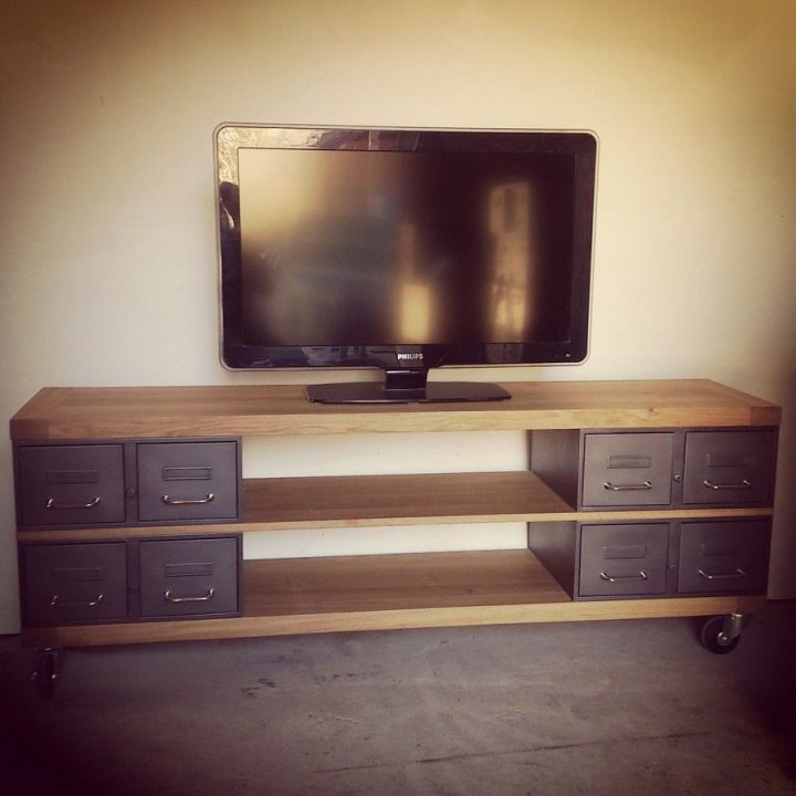Meuble Tv En Acier Et Bois Industriel, Chêne Ou Épicéa.heure à Diy Meuble Tv Meuble Tv En Acier Et Bois Industriel, Chêne Ou Épicéa.heure à Diy Meuble Tv