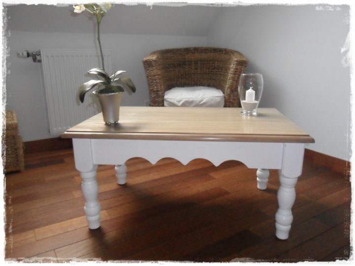 Nouveau Look Pour Table En Pin – Broc Et Patine – Le Grenier concernant Table De Nuit Ancienne Le Bon Coin