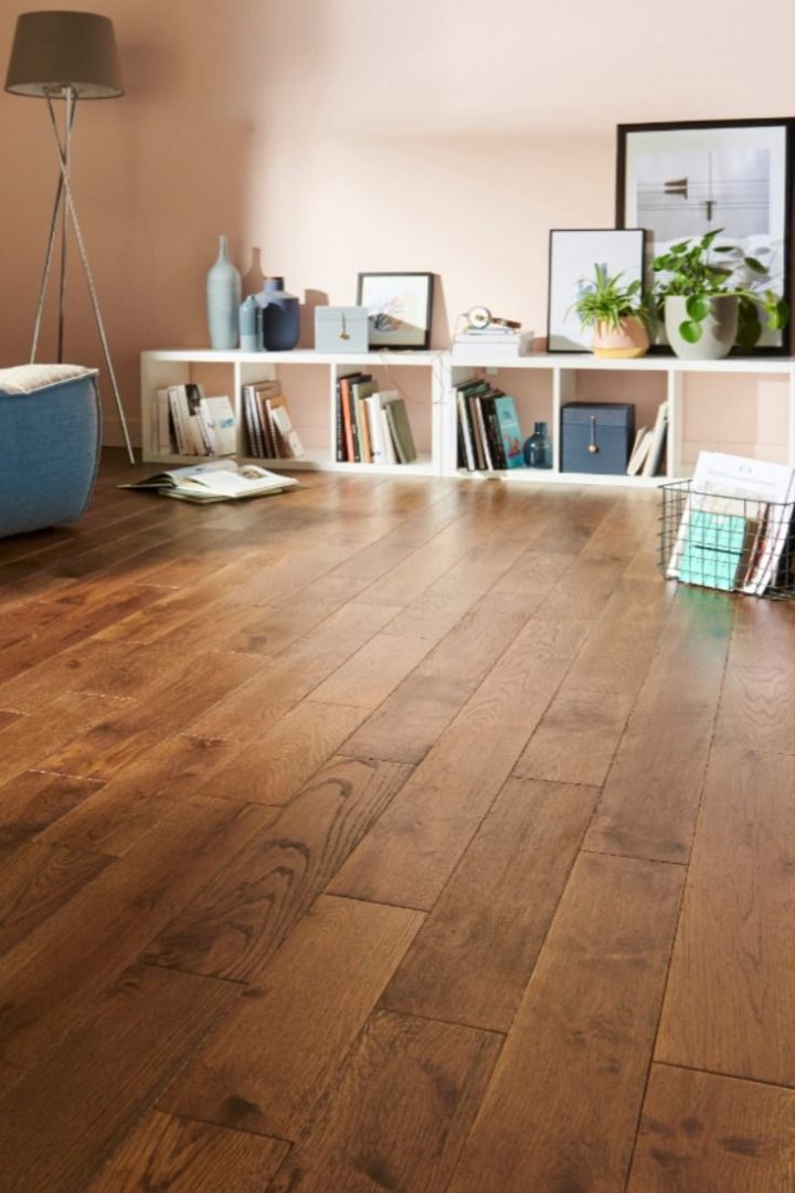 On Apporte Du Contraste À Son Intérieur En Choisissant Un à Parquet Massif Clipsable Castorama On Apporte Du Contraste À Son Intérieur En Choisissant Un à Parquet Massif Clipsable Castorama